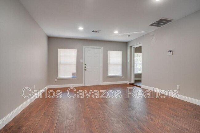 Building Photo - 3402 Lawnview