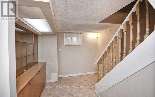 Building Photo - 25 Rockport Crescent