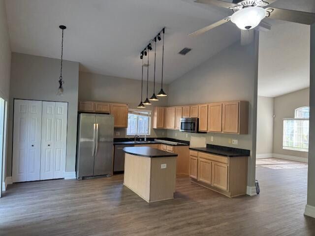 Building Photo - 2420 SE Springtree Pl