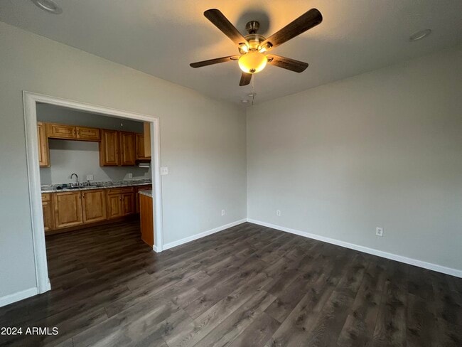 Foto del edificio - 1106 E Taylor St