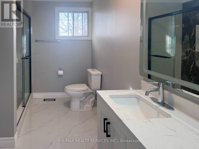 Photo du bâtiment - 375 Blue Lake Rd