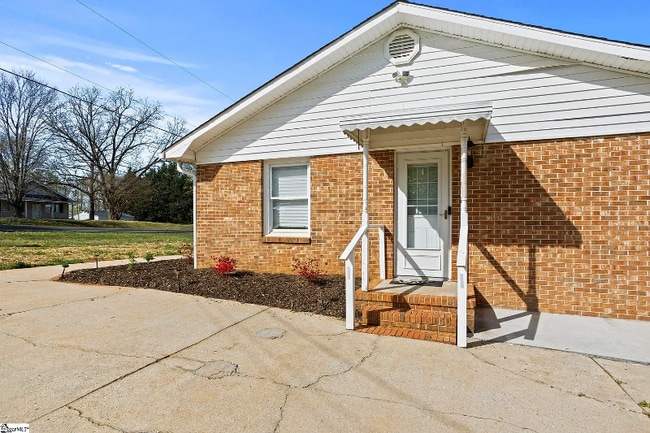 Foto del edificio - 2442 Fews Bridge Rd