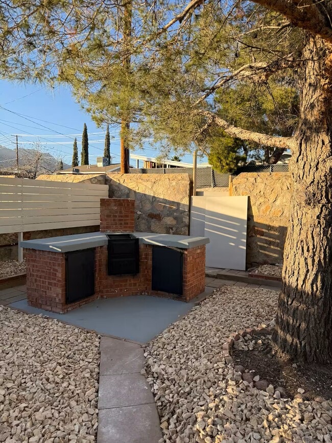 Building Photo - 3711 Nashville Ave