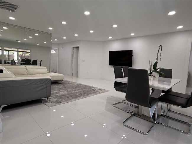 Foto del edificio - 9599 Stones River Park Way