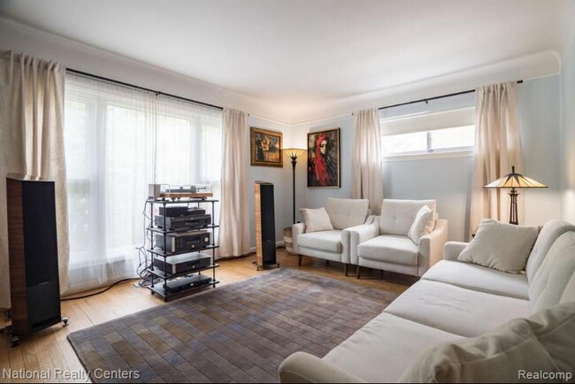 Foto del edificio - 13369 Winchester Ave