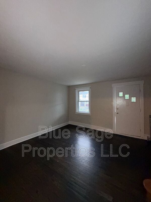 Foto del edificio - 7026 Radbourne Rd