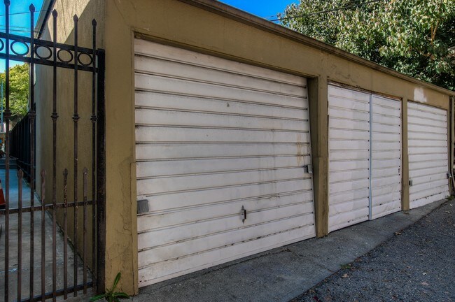 Building Photo - 1624 Preuss Rd