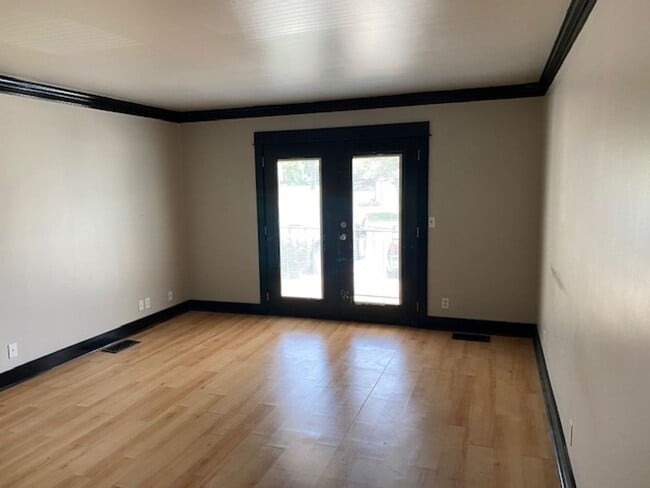 Building Photo - Nice updated condo unit close to downtown ...