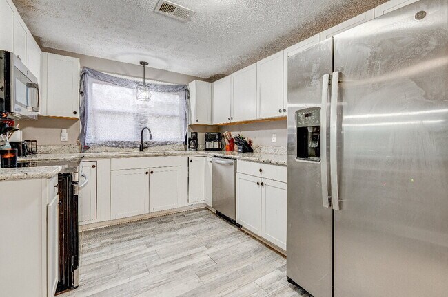 Foto del edificio - Beautiful 3 bedroom 2 bath country living ...
