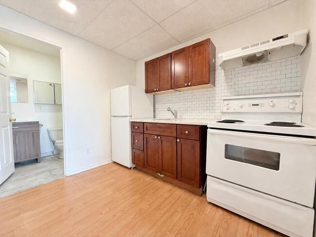 Building Photo - 433 Elmstead Rd