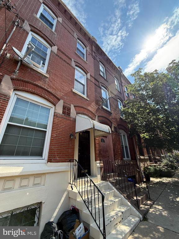 Primary Photo - 2733 Brown St