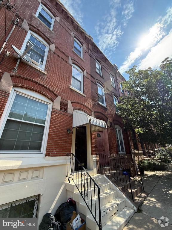 Building Photo - 2733 Brown St