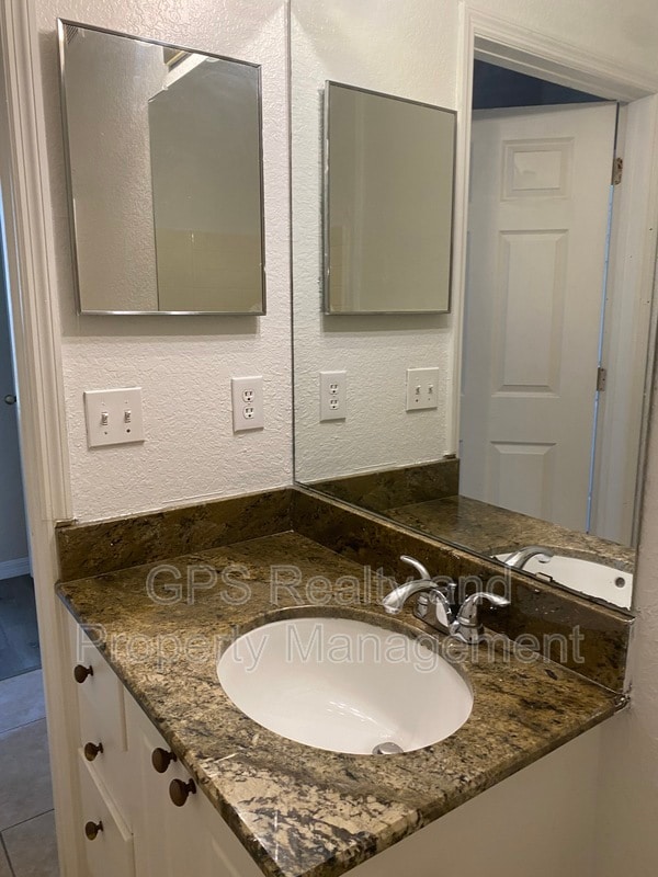 Building Photo - 877 Grand Regency Pointe