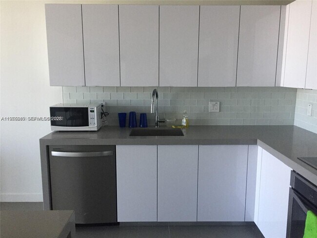 Building Photo - 1600 NE 1st Ave