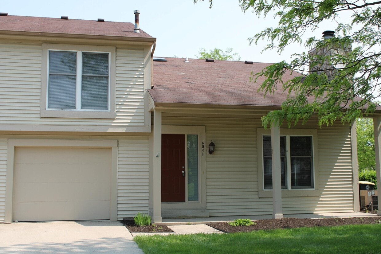 6034 Sawmill Woods Dr, Fort Wayne, IN 46835 Condo for Rent in Fort