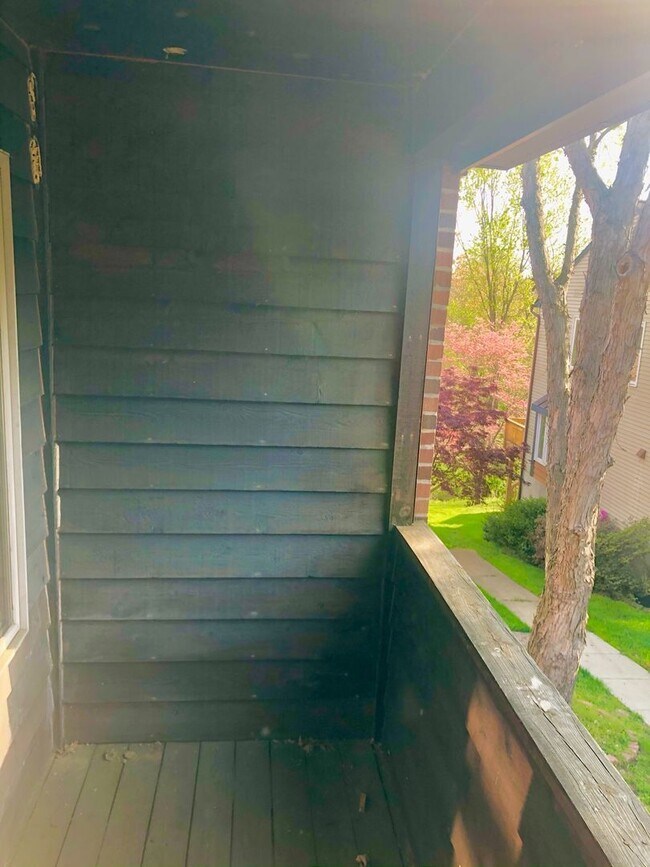 Foto del edificio - Spacious 3 BR/2 Full Bath & 2 Half Bath To...