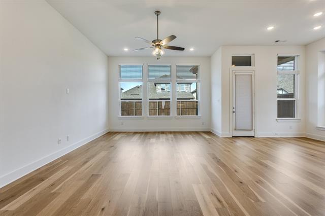 Building Photo - 1704 Hydrangea Ln