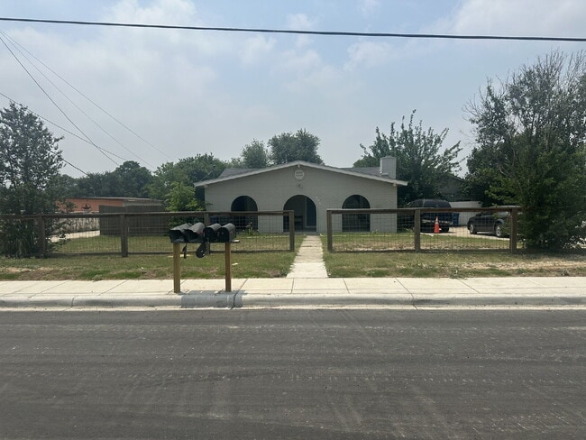 2 Bedroom 1 bath apartment - 2 Bedroom 1 bath apartment