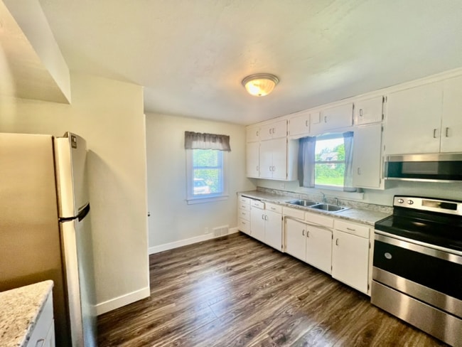 Foto del edificio - 1032 N Rapids Rd