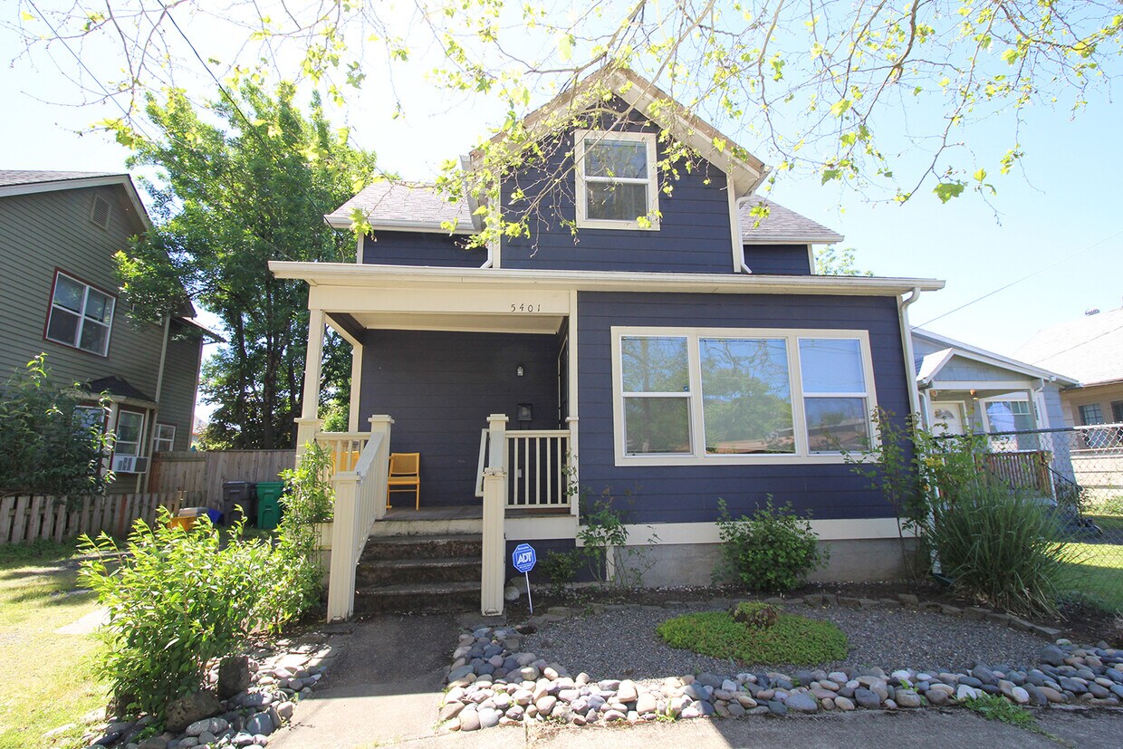 Primary Photo - 5401 NE 15th Ave