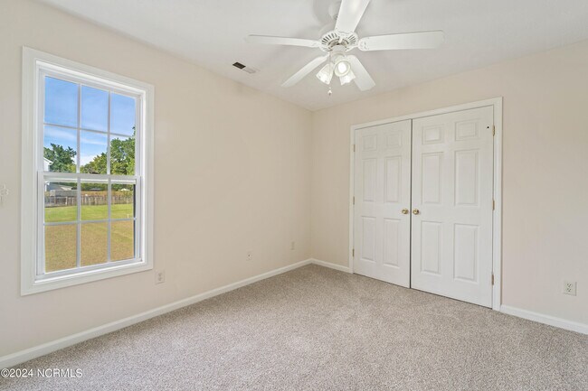 Building Photo - 102 Mendover Dr