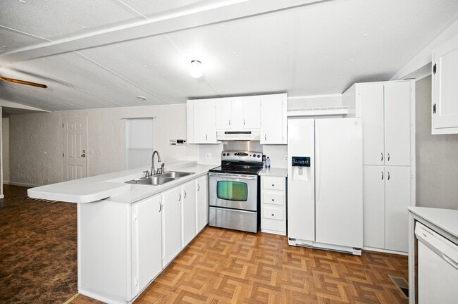 Building Photo - 25270 Pompano Dr