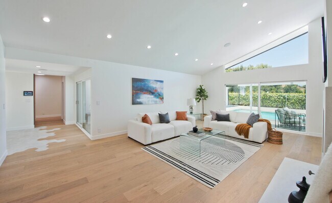 Foto del edificio - 16433 Refugio Rd