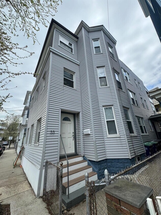 Primary Photo - 33 Magnus Ave