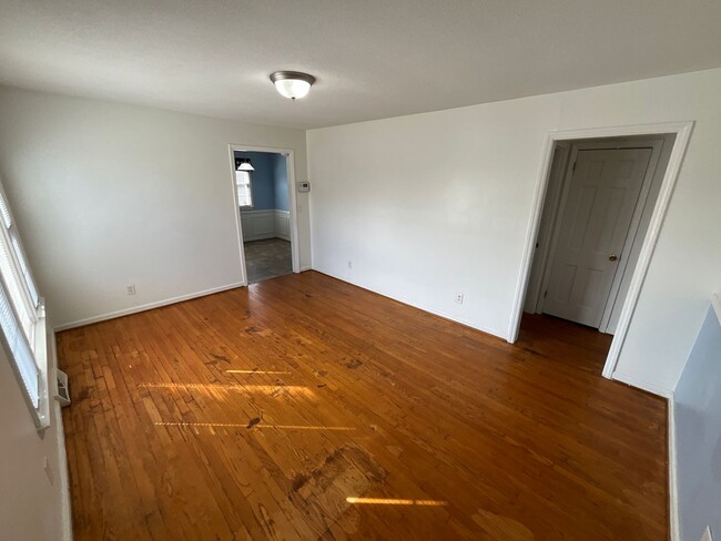 Foto del edificio - 3 BR Ranch with spacious yard in Greensboro!