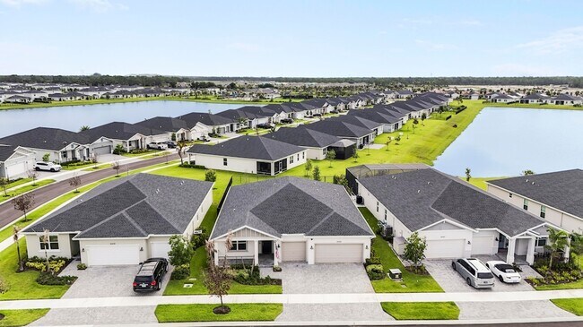 Foto del edificio - 6545 Cloverdale Ave