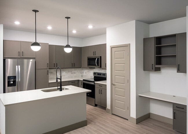 Building Photo - Wayfern Apartments