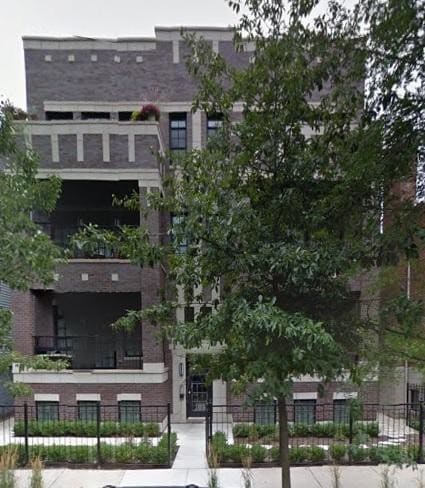 Building Photo - 1241 W Oakdale Ave