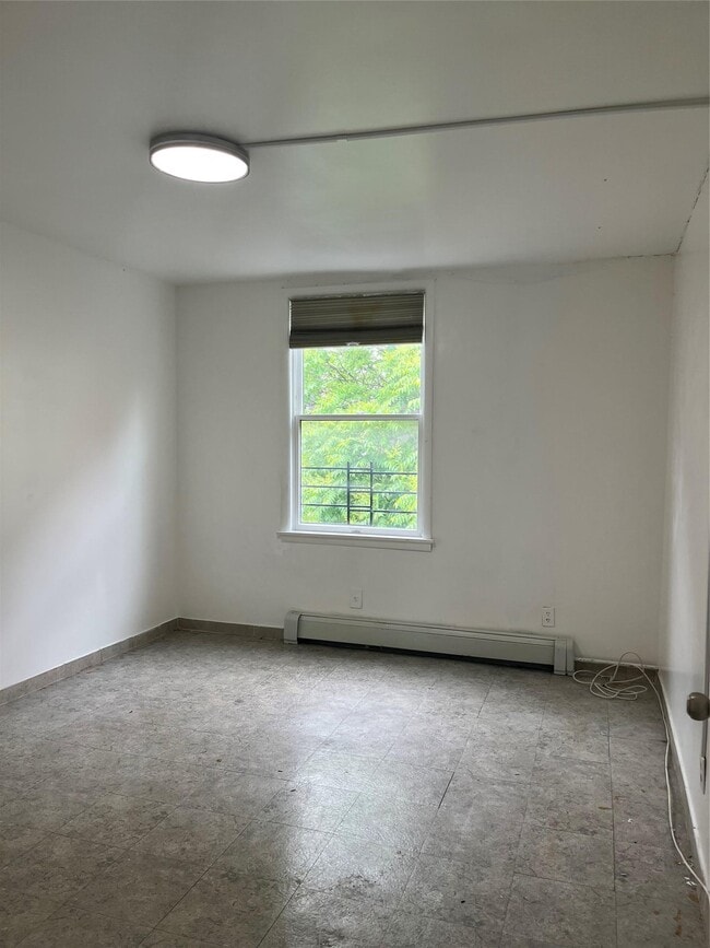 Building Photo - 448 E 141st St