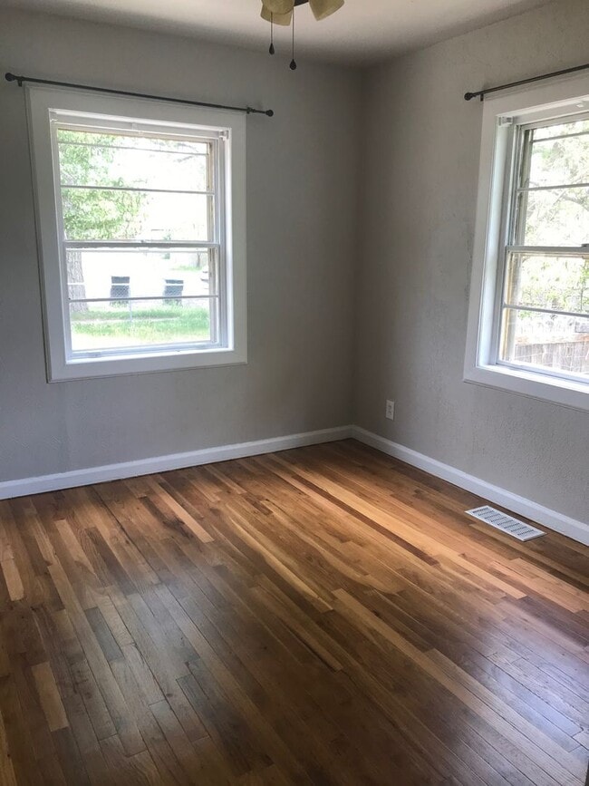 Building Photo - 2 BEDROOMS, 2 BATHROOMS, WITH 2 BONUS ROOMS AND A SECOND KITCHEN!