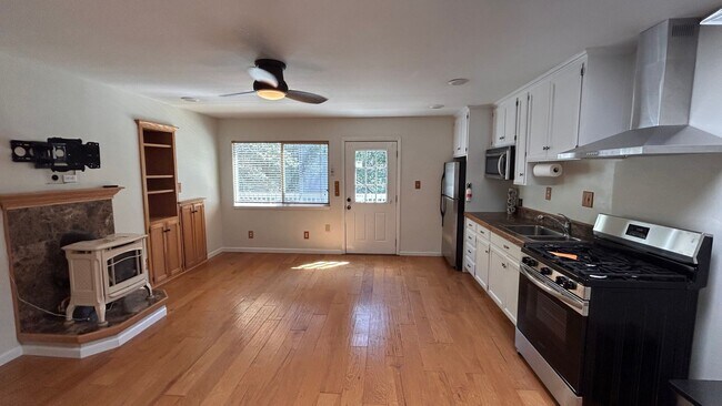 Building Photo - 3252 - Bowlus