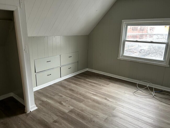 Building Photo - 26 Siebert Pl