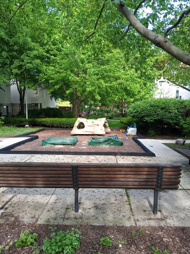 Play ground - 1054 S Plymouth Ct