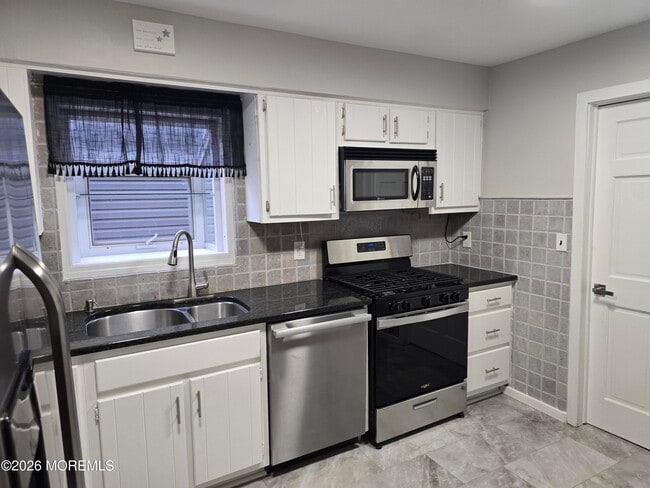 Building Photo - 713 Buchanan St