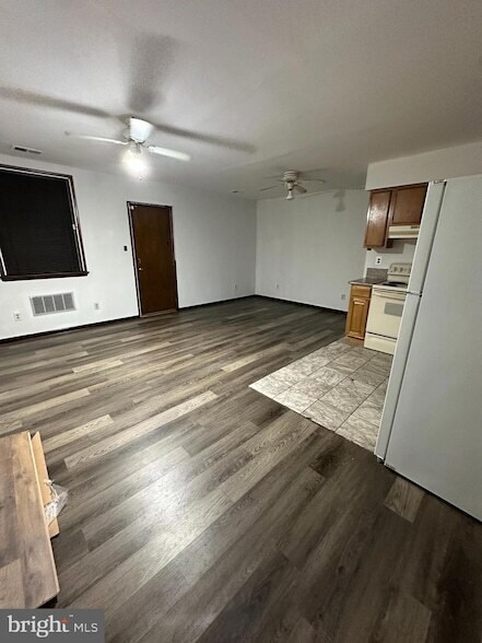 Foto del edificio - 2530 E Cambria St