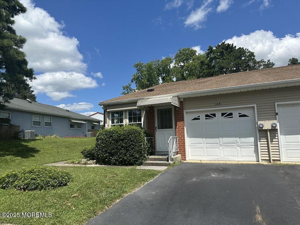 Building Photo - 10A Easton Dr