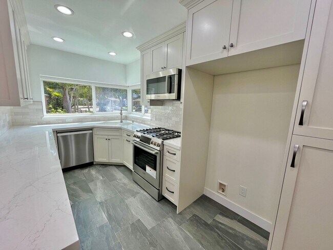 Building Photo - Gorgeously remodeled Hollyglen (Hawthorne)...