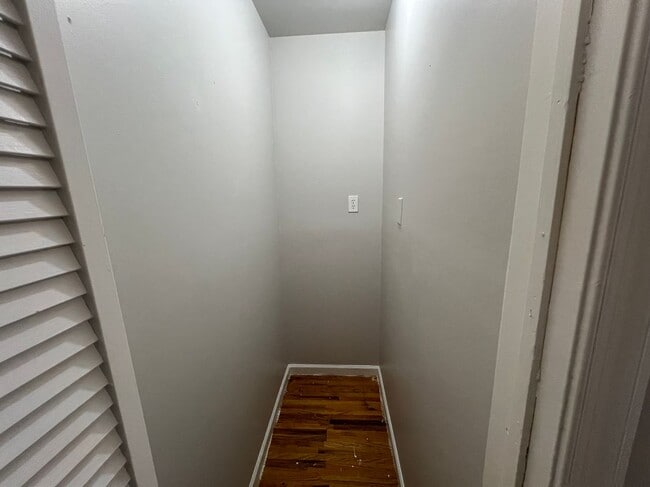 Building Photo - 33 McAdoo Ave