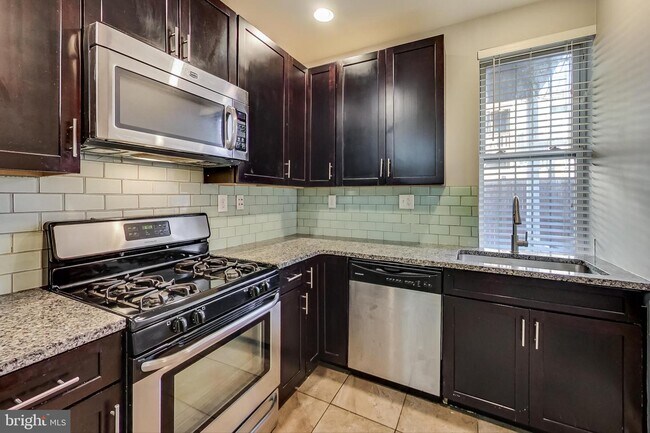 Foto del edificio - 47 Bates St NW