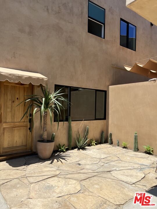 Building Photo - 817 1/2 N Orange Grove Ave
