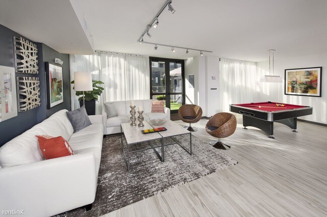 Building Photo - 2040 SW 66th Ave