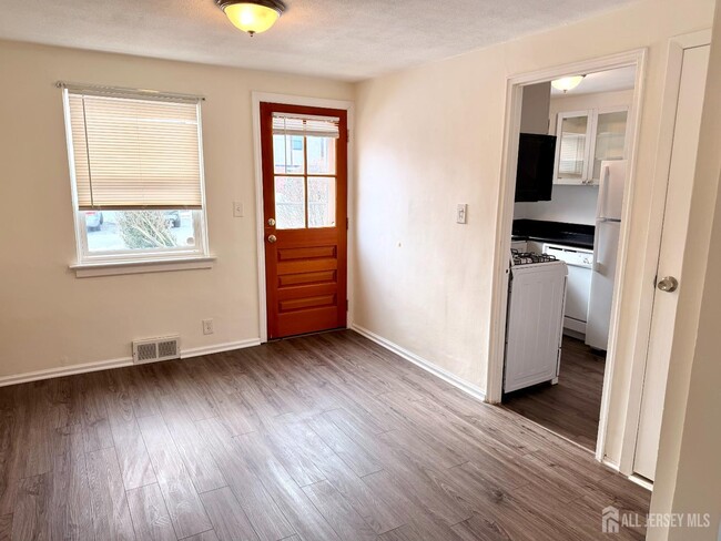 Building Photo - 139 Newman St