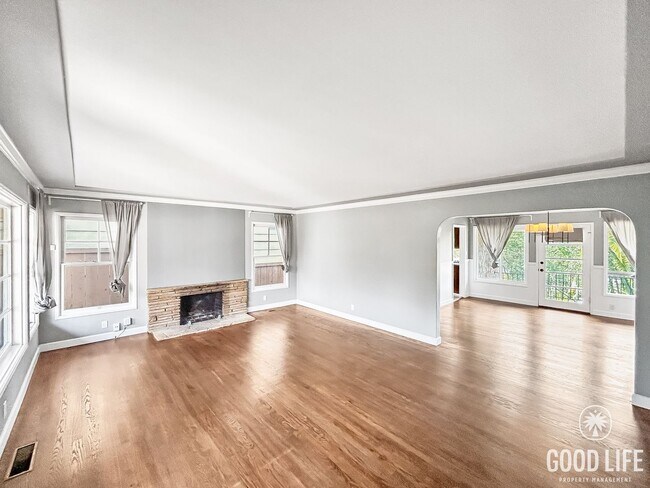 Foto del edificio - Beautiful 4BD/2.5 BA W/ Updated Bathrooms, A/C, and a Large Backyard in El Cerrito!