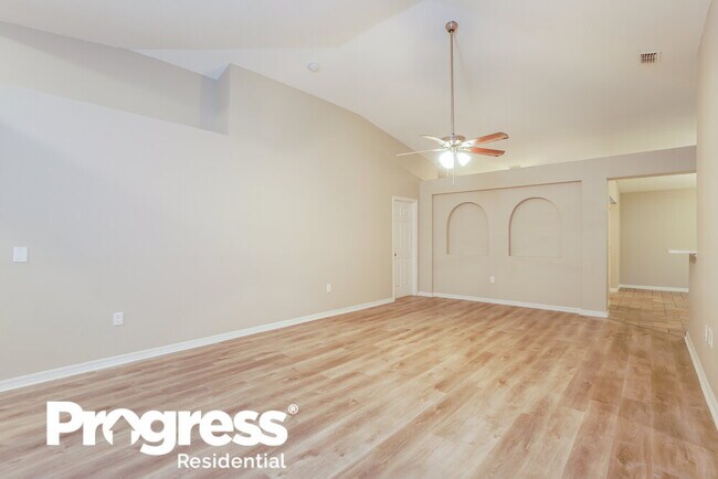 Building Photo - 2803 Southampton Dr