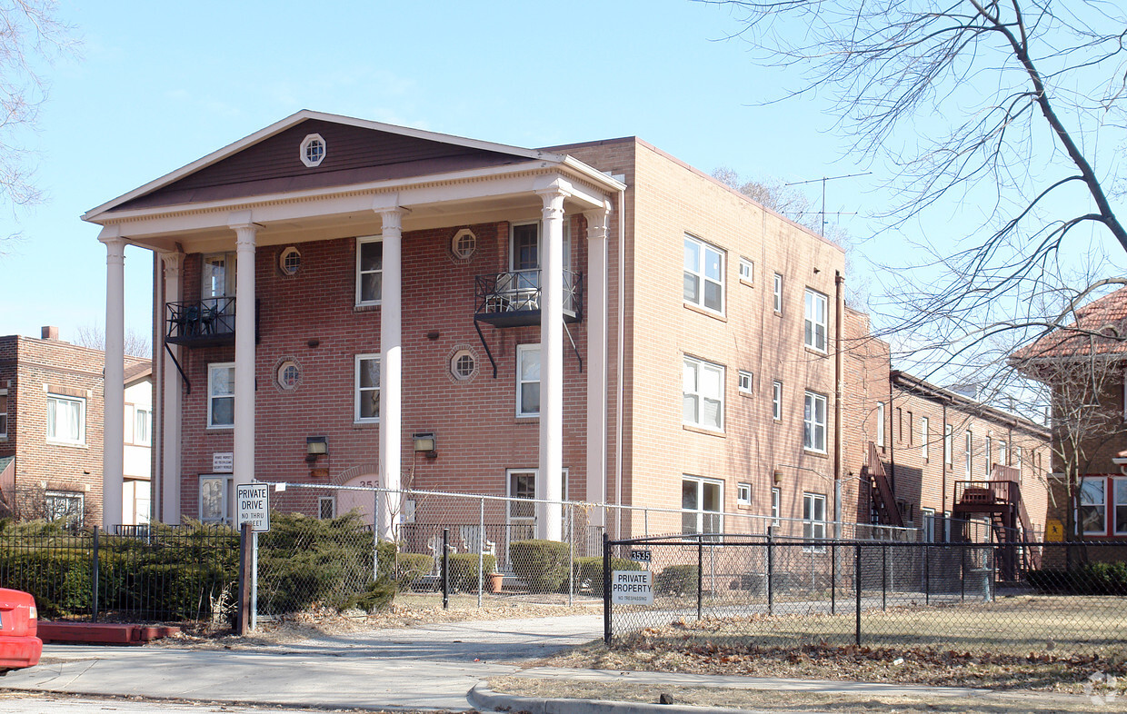 Primary Photo - Brownstone Apartments