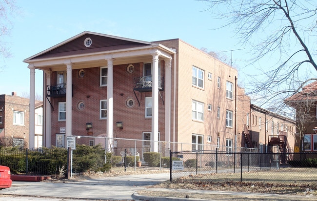 Brownstone Apartments Indianapolis In Primary Photo Brownstone Apartments